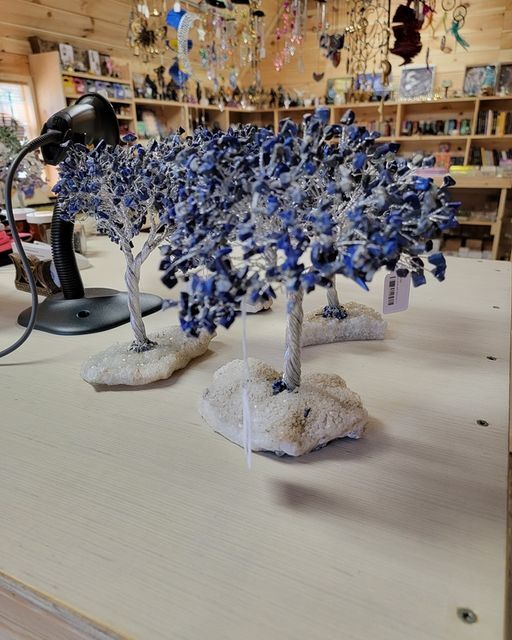 Lapis Lazuli 500 Gemstone Tree W/Cluster Base