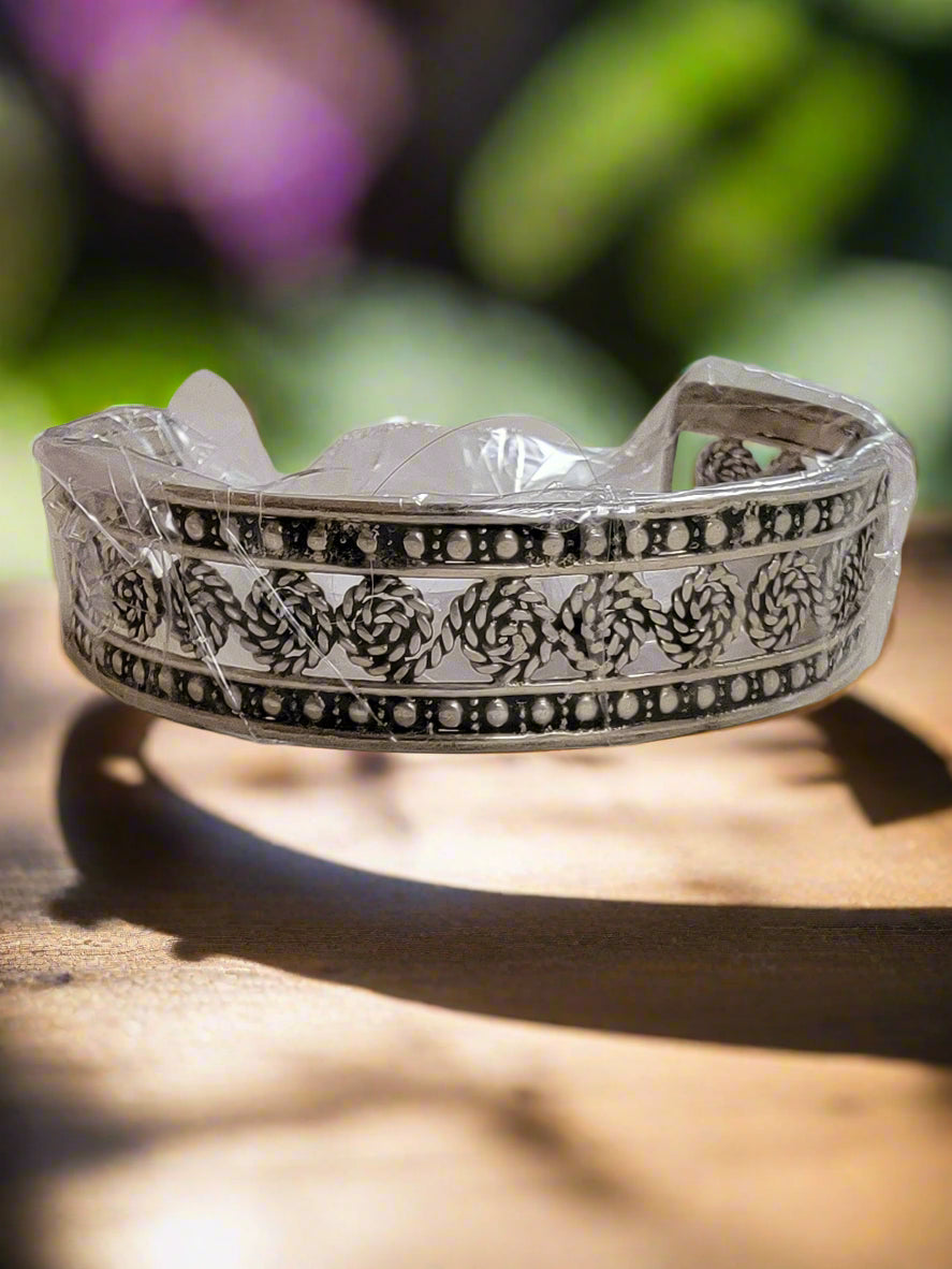 Open Swirls Cuff Bracelet 3/4"