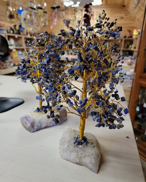Lapis Lazuli 500 Gemstone Chip Tree W/Cluster Base
