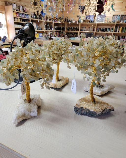 Green Aventurine 500 Gemstone Chip Tree W/Cluster Base